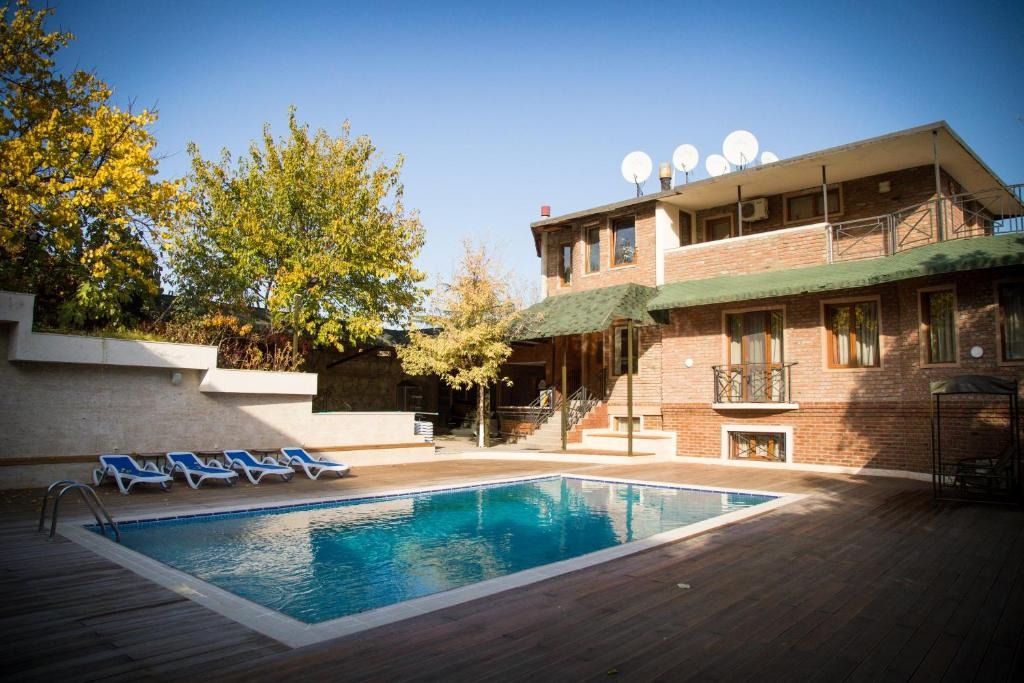 Beaumonde Garden Hotel